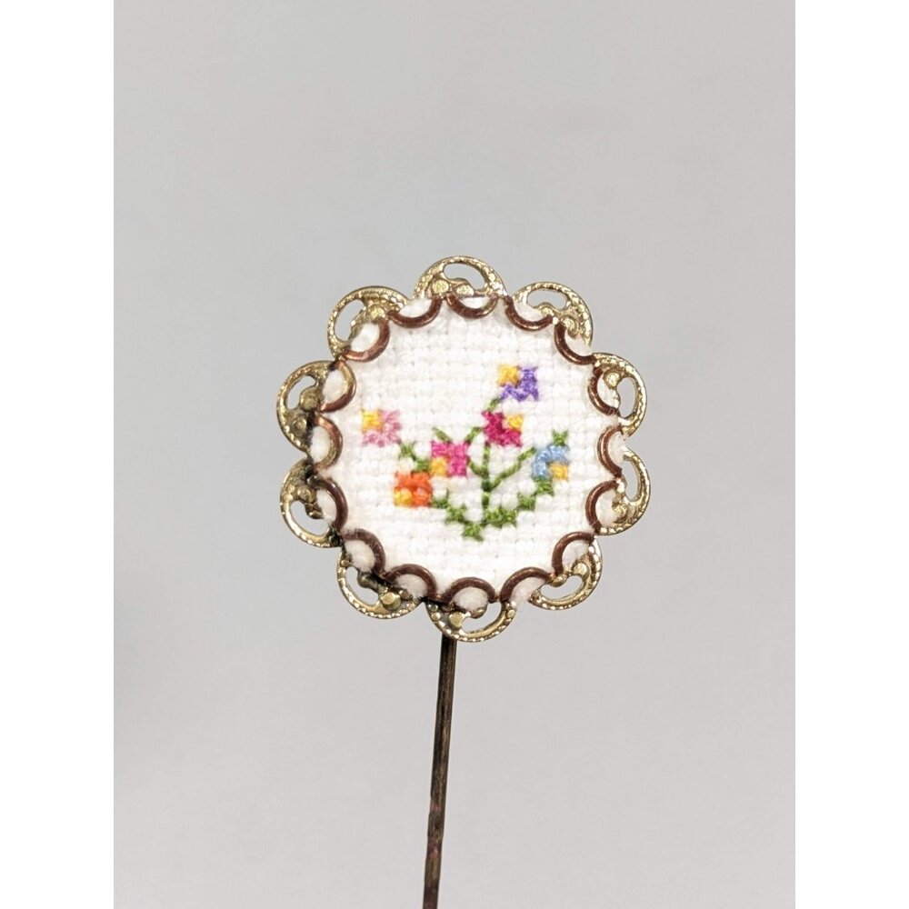 Vintage Gold Tone White Flower Cross Stitch Round Stick pin